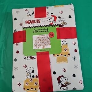 Peanuts Red and White Tablecloth